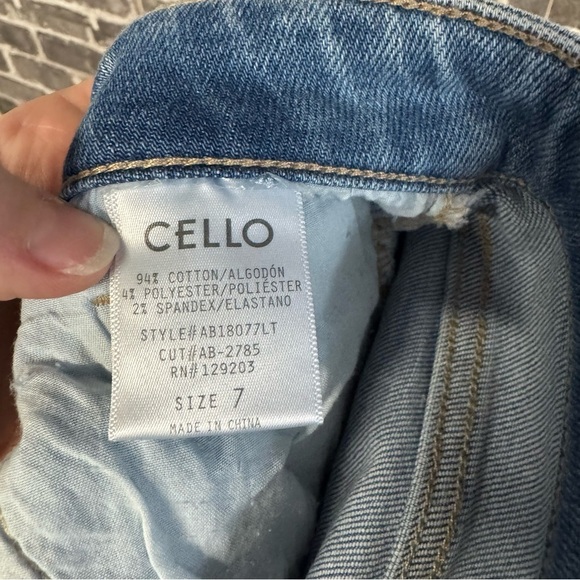 NWT Cello the Kellie jeans light wash skinny distressed chewed hem - Picture 12 of 12